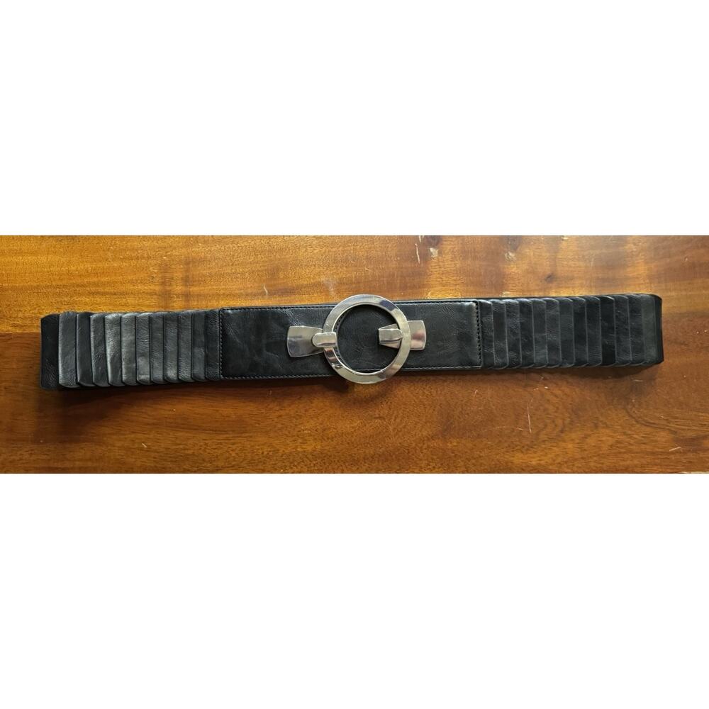 Chicos Faux Leather Accordian Pleat Stretch Belt Chrome Circular Ring Buckle L